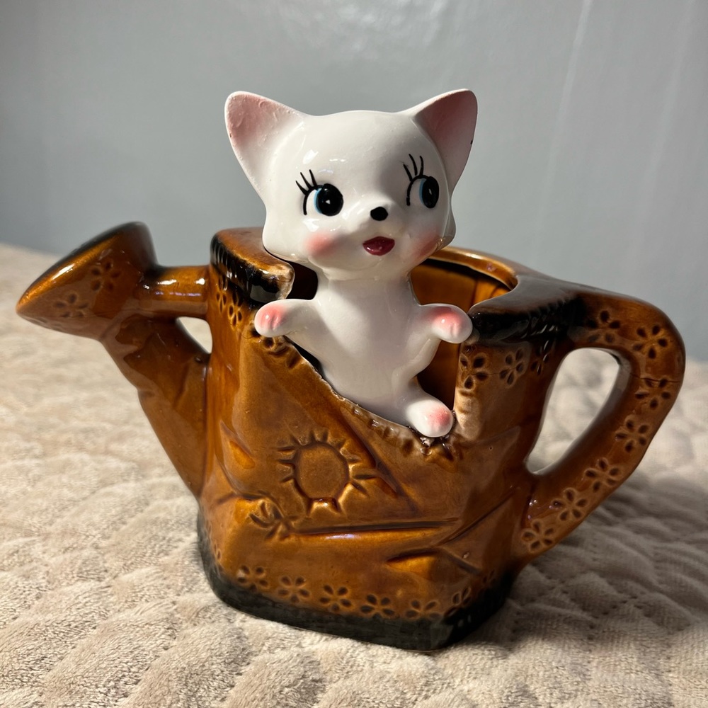 Vintage 1950s to1960s ceramic watering can with kitten inside made in Japan